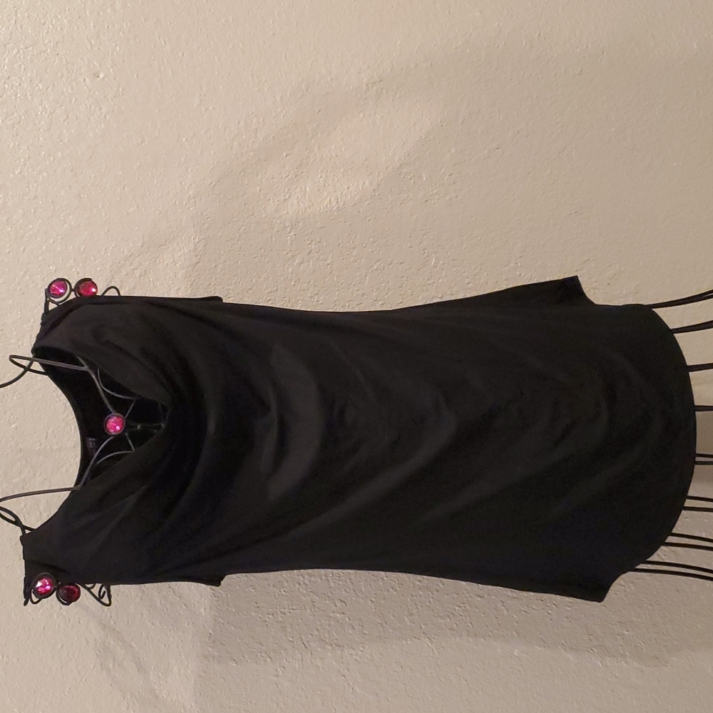 Sarin Mathews top
